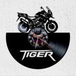 reloj de vinilo triumph tiger
