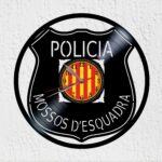 reloj de vinilo escudo mossos