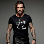 camiseta negra heroes del silencio modelo
