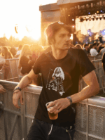 Camiseta Negra Vinysuaves Yosi - Imagen 5